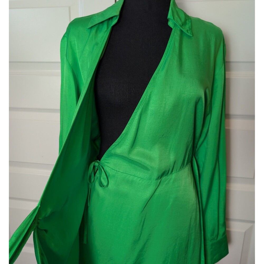 NWT H&M Size XS Wrap Dress Long Sleeve Kelly Green Viscose Satin Cocktail Chic - Picture 7 of 12